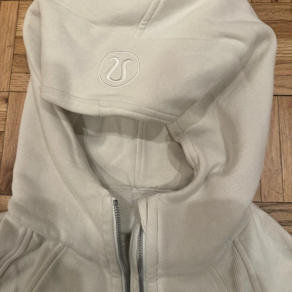 Oatmeal colored Lululemon Half-Zip Hoodie. Like new! - Picture 4 of 5